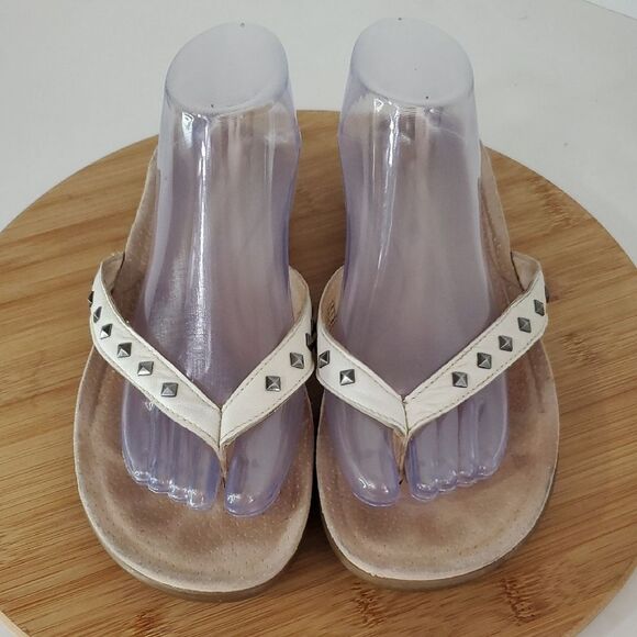 UGG Sadie Studded White Leather Thong Sandals Women's Size 8.5 - Picture 3 of 10